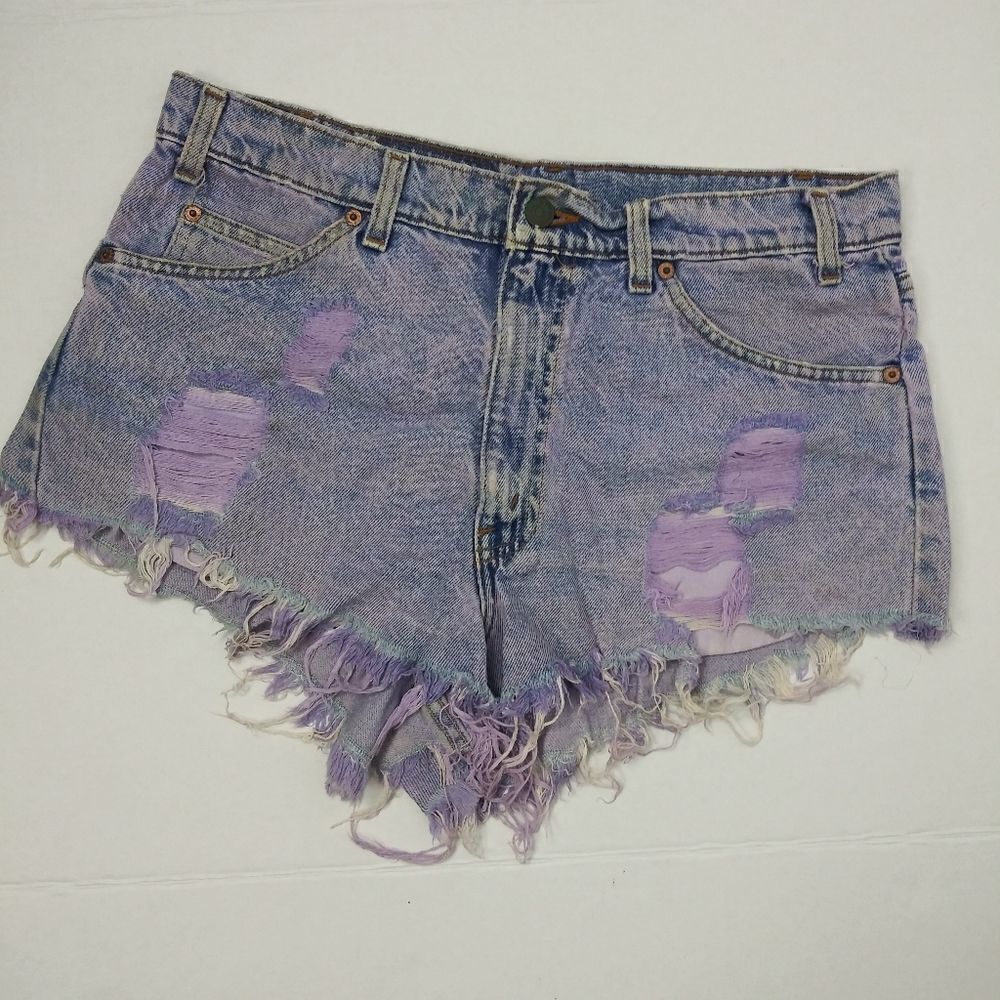 Vintage Levis 550 distressed jean shorts with raw